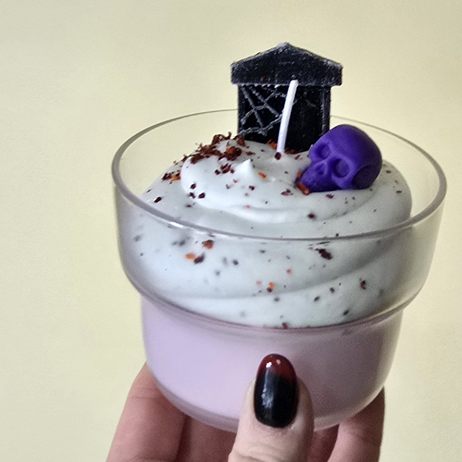 Dišavna sveča Fireside v kozarcu - Halloween izvedba